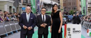 Alfombra Verde de la 68 Seminci. sobre ella, director de festival, José Luis Cienfuegos; el alcalde de Valladolid y presidente del Consejo Rector de la Seminci, Jesús Julio Carnero, y la concejala de Turismo, Eventos y Marca Ciudad, Blanca Jiménez Cuadrillero