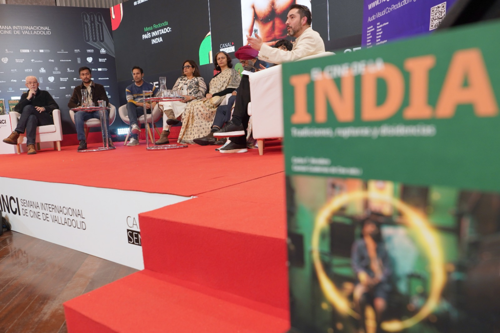 Carlos Heredero, director editorial de Caimán Cuadernos de Cine, ha presentado El cine de la India: tradiciones, rupturas y disidencias’