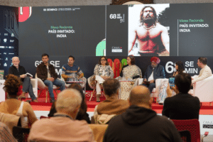 En la imagen, el historiador y crítico Carlos Heredero, director editorial de Caimán Cuadernos de Cine; los realizadores Stenzin Tankong (Last Days of Summer), Tarsem Singh (Dear Jassi) y Reema Sengupta/Reema Maya (Nocturnal Burger); la actriz, productora y activista social Vani Tripathi; Nerja Shekhar, additional secretary del National Film Developement Corporation Nfdc India, y el cineasta y productor indio Bobby Bedi